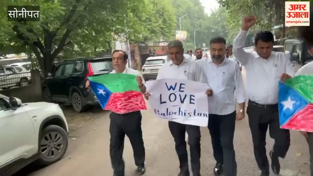 Lawyers took to the streets in support of Balochistan, carrying flags during a march.