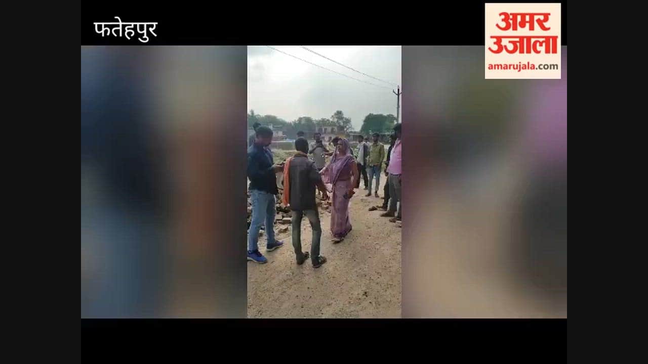 Fatehpur: Revenue official beaten with slippers while attempting to clear encroachment on a drain