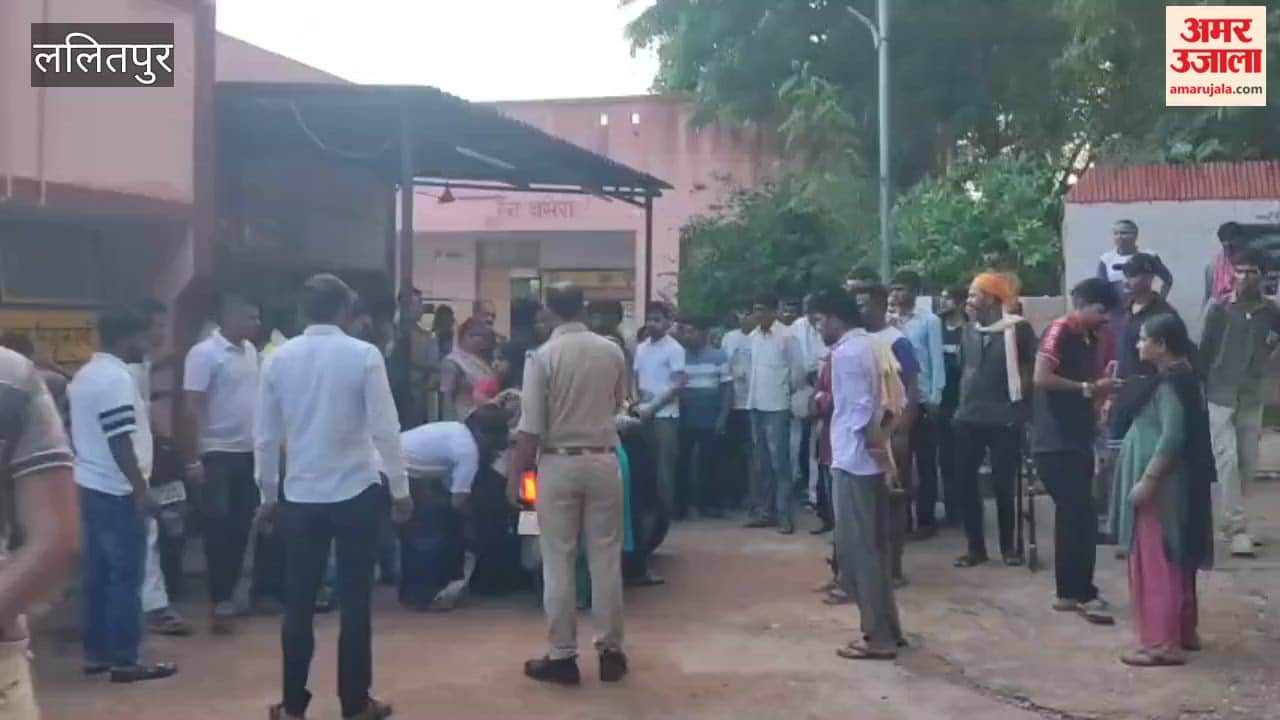 Family members carried the daughter's body on a scooter, while the crowd remained mere spectators.