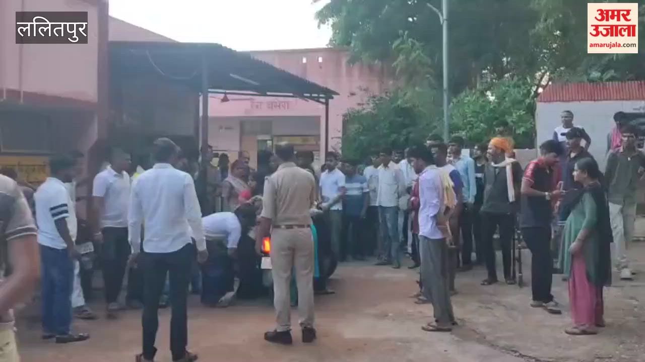 Family members carried the daughter's body on a scooter, while the crowd remained mere spectators.