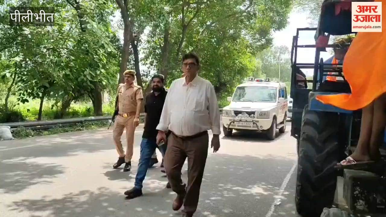DM inspects Kanwar service camp, partakes of prasad at the bhandara in Pilibhit