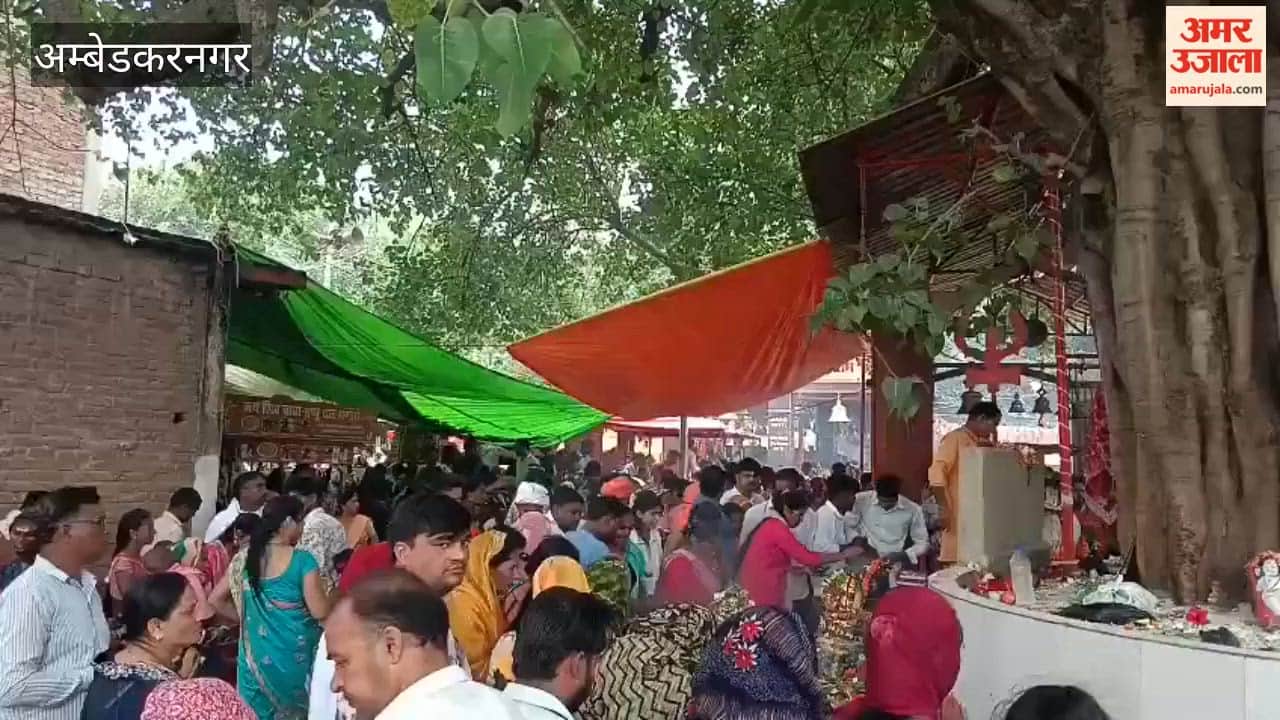 अंबेडकरनगर में हर-हर महादेव के जयकारों से गूंजे मंदिर, जलाभिषेक को लगीं कतारें