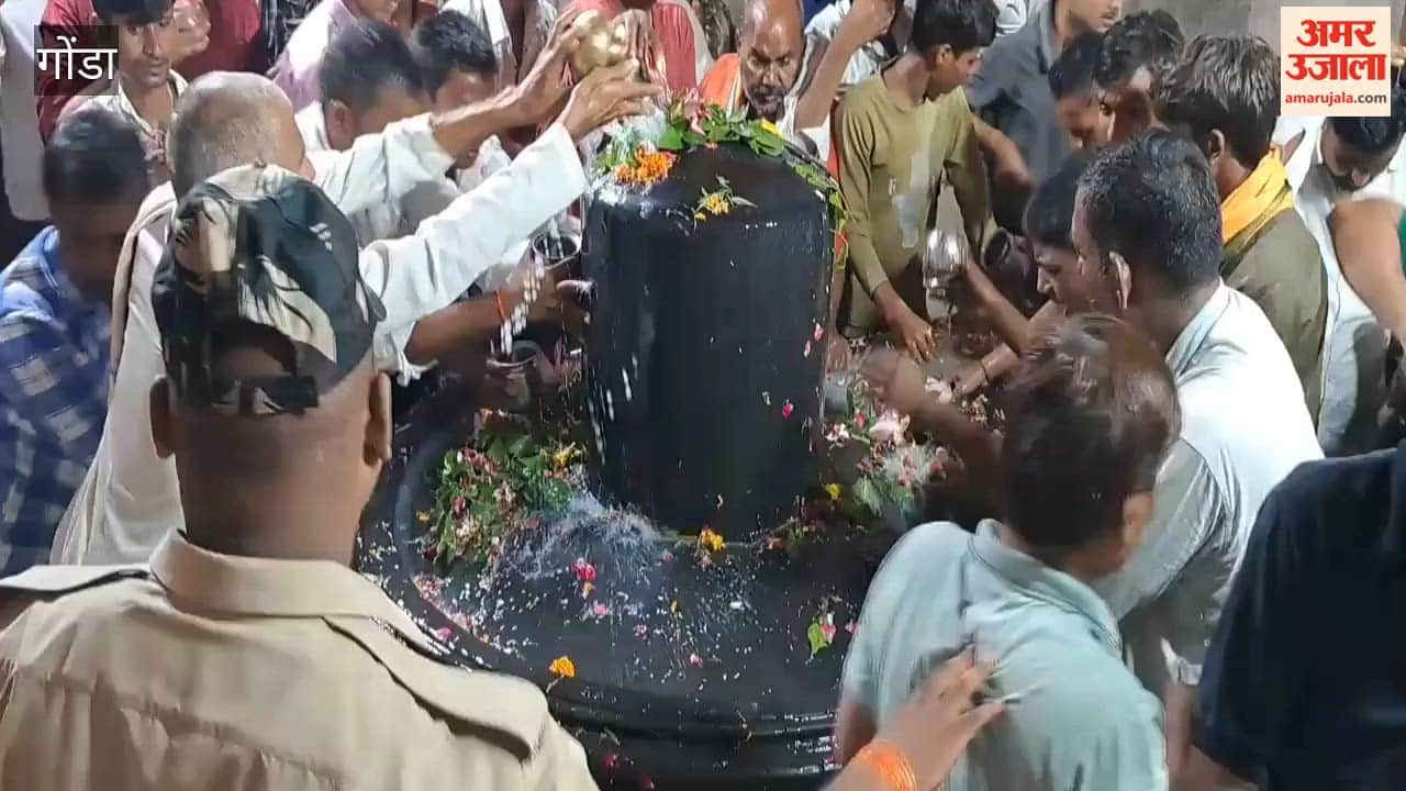 गोंडा में सावन के दूसरे सोमवार पर शिवालयों में उमड़ी आस्था