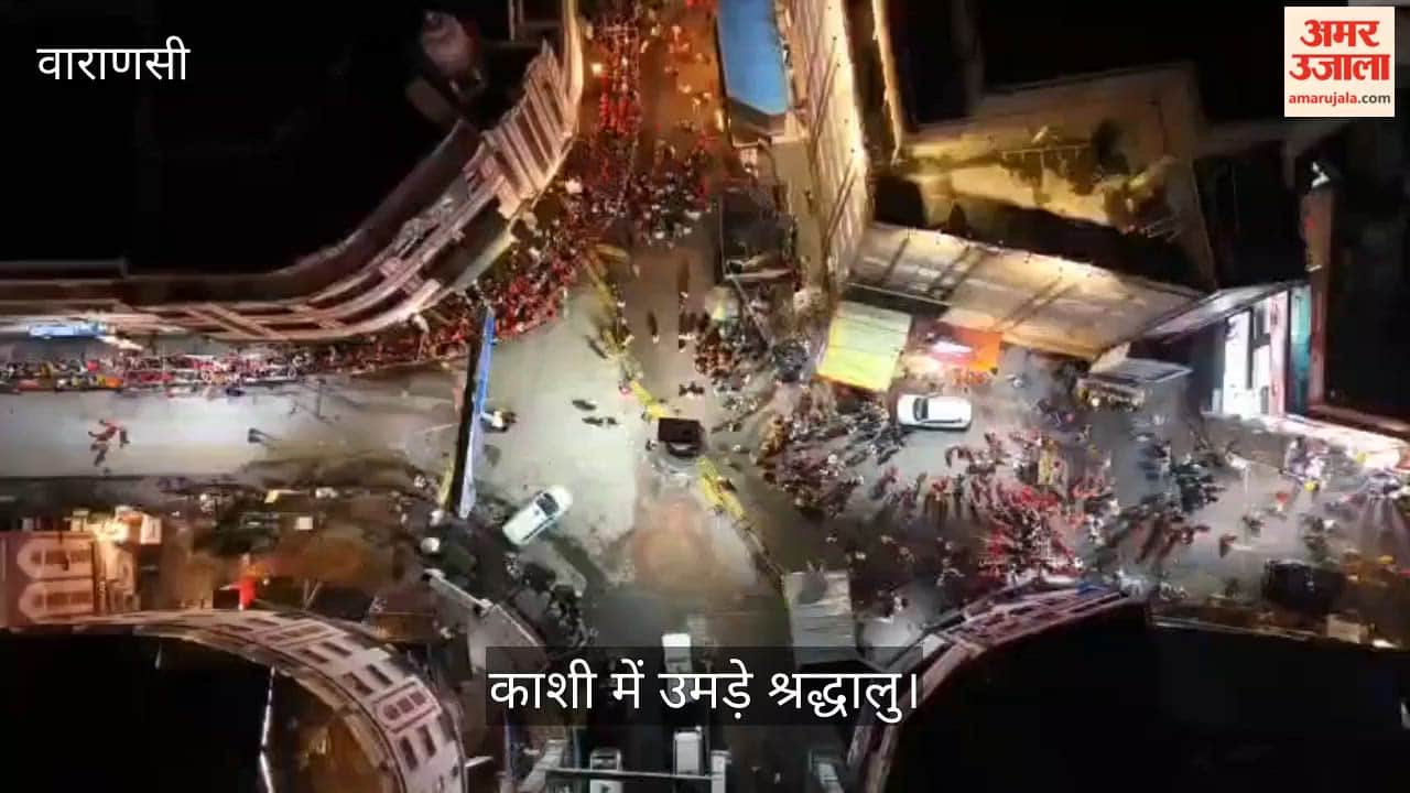 devotees in Kashi on the second Monday of Sawan
