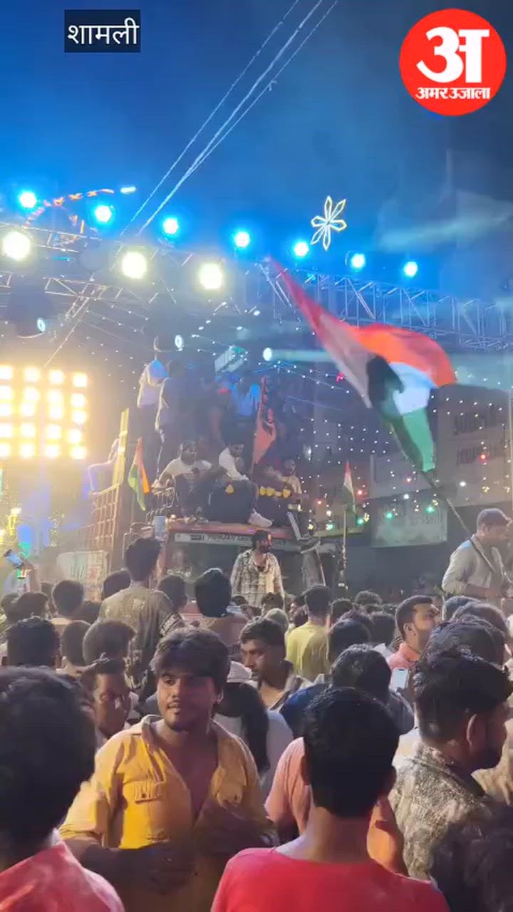 शामली: कांवड़ यात्रा में गूंजा देशभक्ति का संदेश, तिरंगा लहराकर डाक कांवड़ के लिए रवाना हुए शिवभक्त