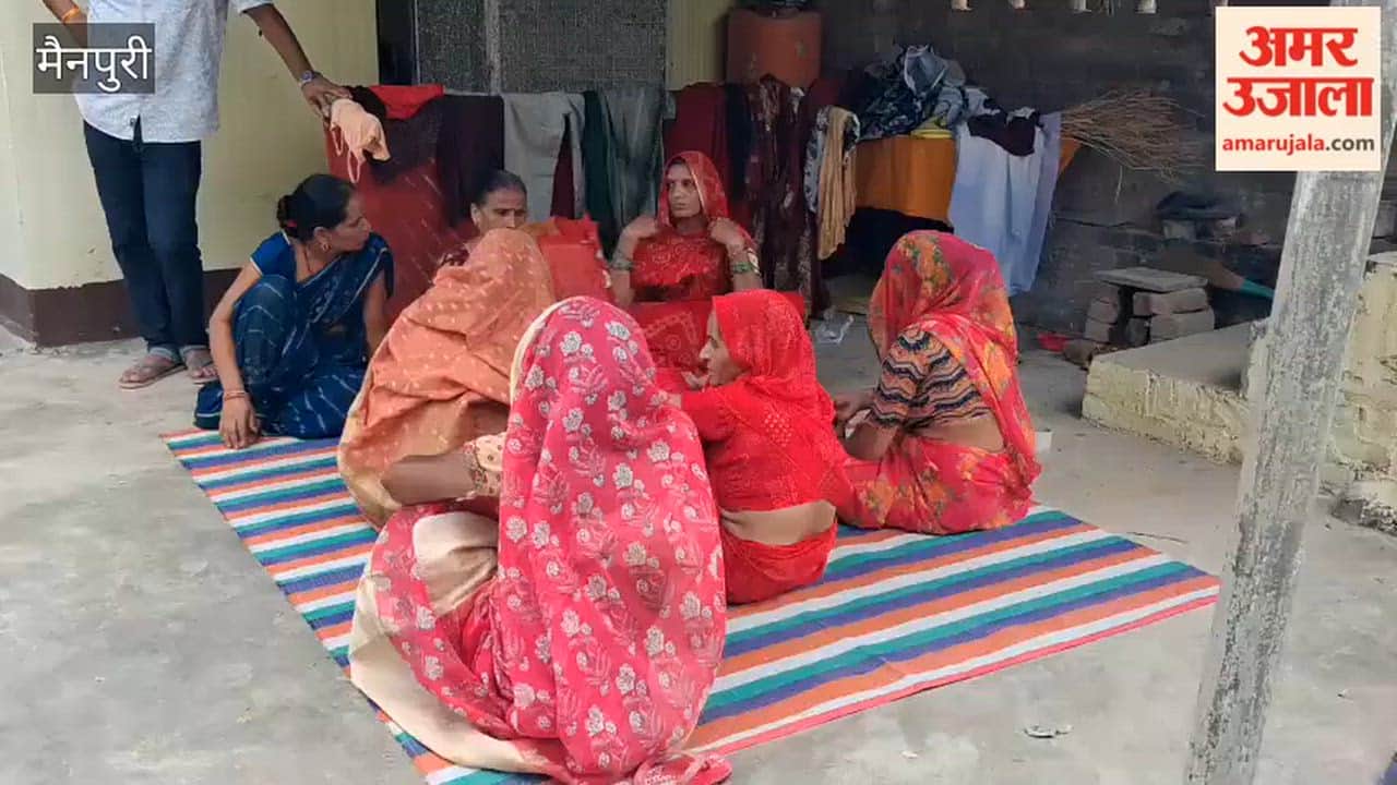 Unknown thieves entered the house from the back and stole gold jewellery and cash kept in the cupboard.