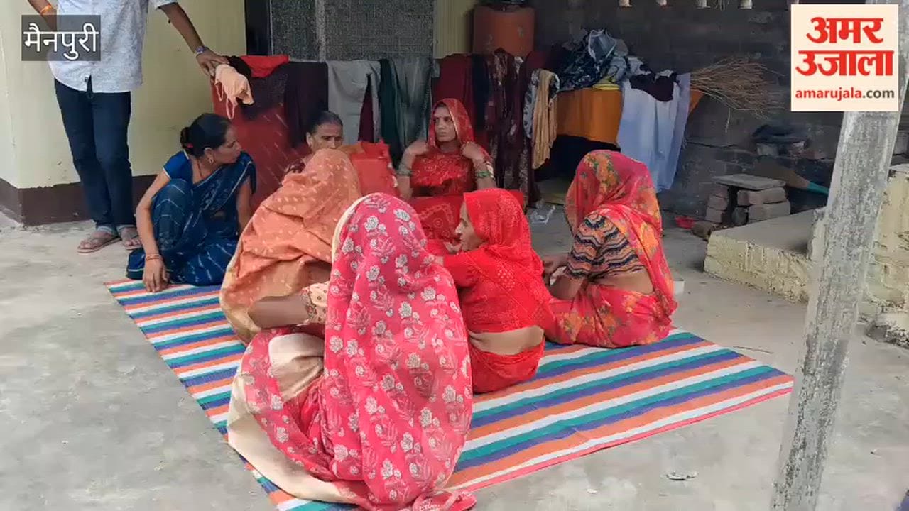 Unknown thieves entered the house from the back and stole gold jewellery and cash kept in the cupboard.