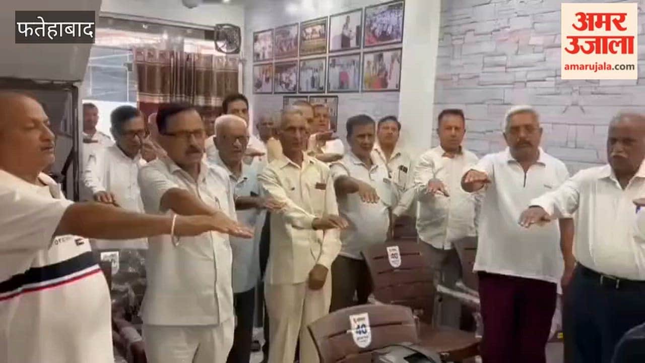 In Tohana, Fatehabad, members of Senior Citizen Seva Samiti Trust pledged to work towards a drug-free India and took an oath during a workshop organized by the Brahma Kumaris.