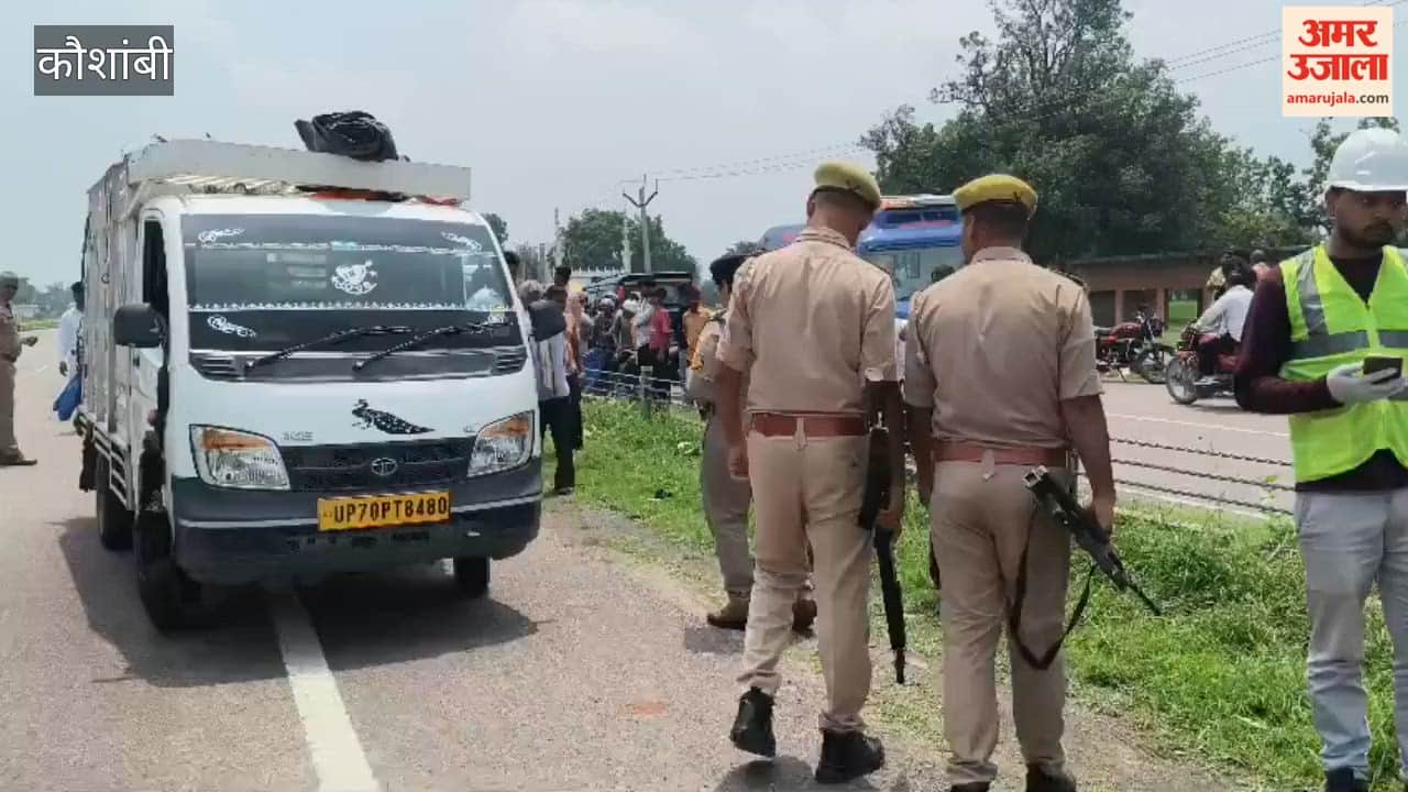 Pickup truck carrying pilgrims to Kadadham overturns; one teenager dead, over a dozen injured.