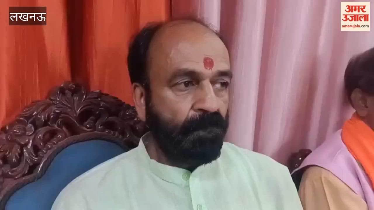 लखनऊ में मनकामेश्वर मंदिर में विद्युत डिस्प्ले हटाने पर विवाद, शिव भक्तों ने जताया रोष