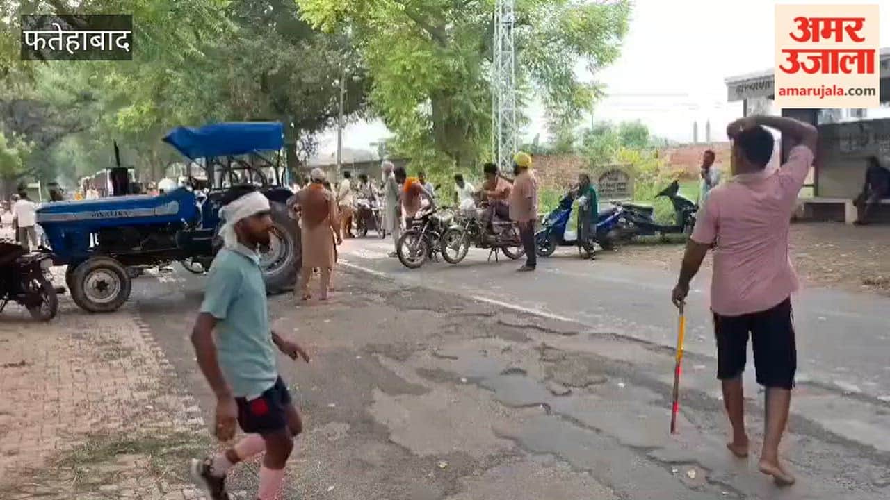 Villagers, frustrated by the power crisis, staged a road blockade; traffic came to a halt for two hours, causing inconvenience to Shiva devotees as well.