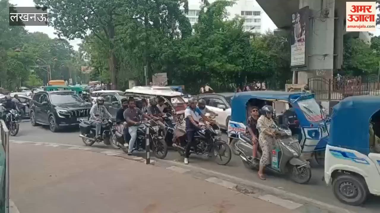 लखनऊ में परिवर्तन चौक से हनुमान सेतु की तरफ से जाने वाले रास्ते पर जाम की स्थिति