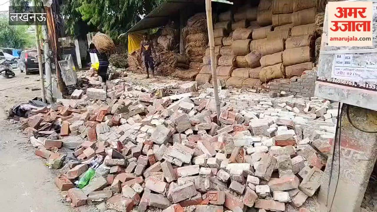 लखनऊ में चिनहट कोतवाली रोड पर गोदाम की दीवार गिरी, दो लोग घायल