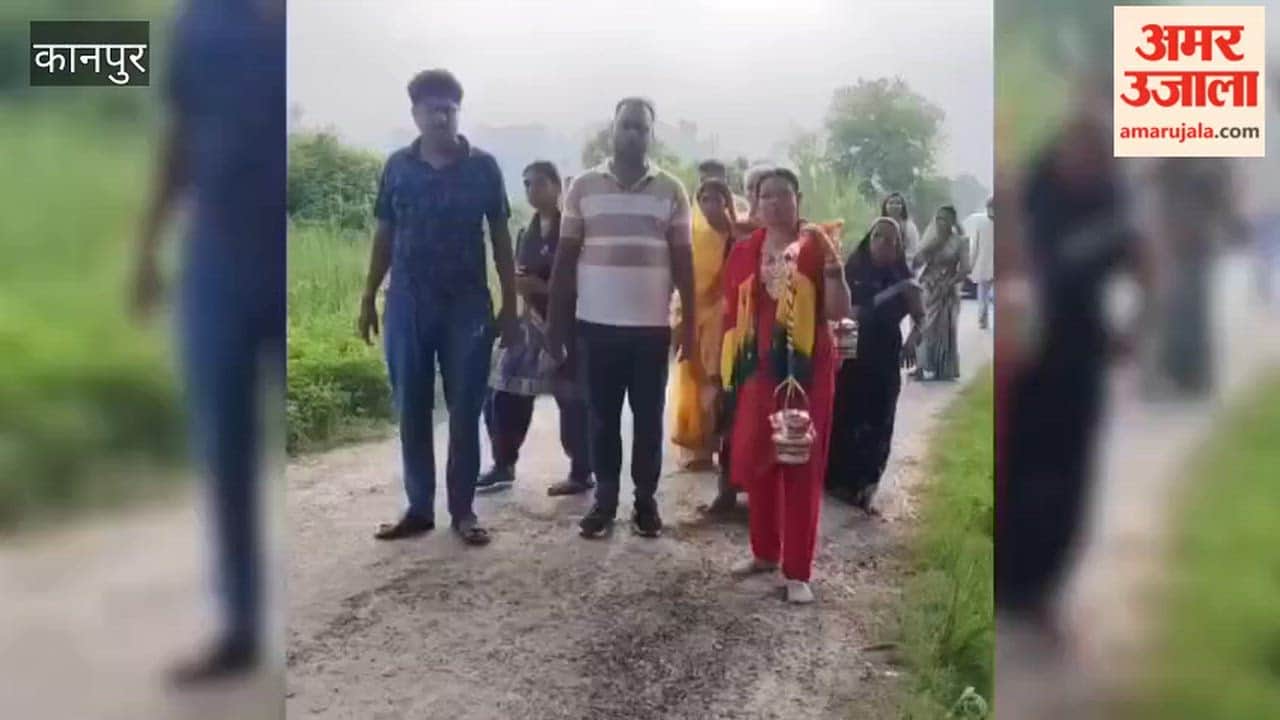 Sister carries *Kanwar* for her brother's life; walks 10 km barefoot to reach Nandeshwar Dham