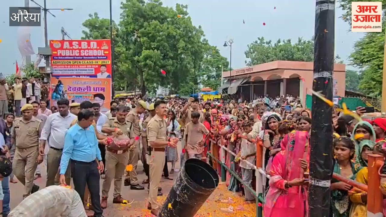 Auraiya: District Magistrate and Superintendent of Police Shower Flowers on Devotees