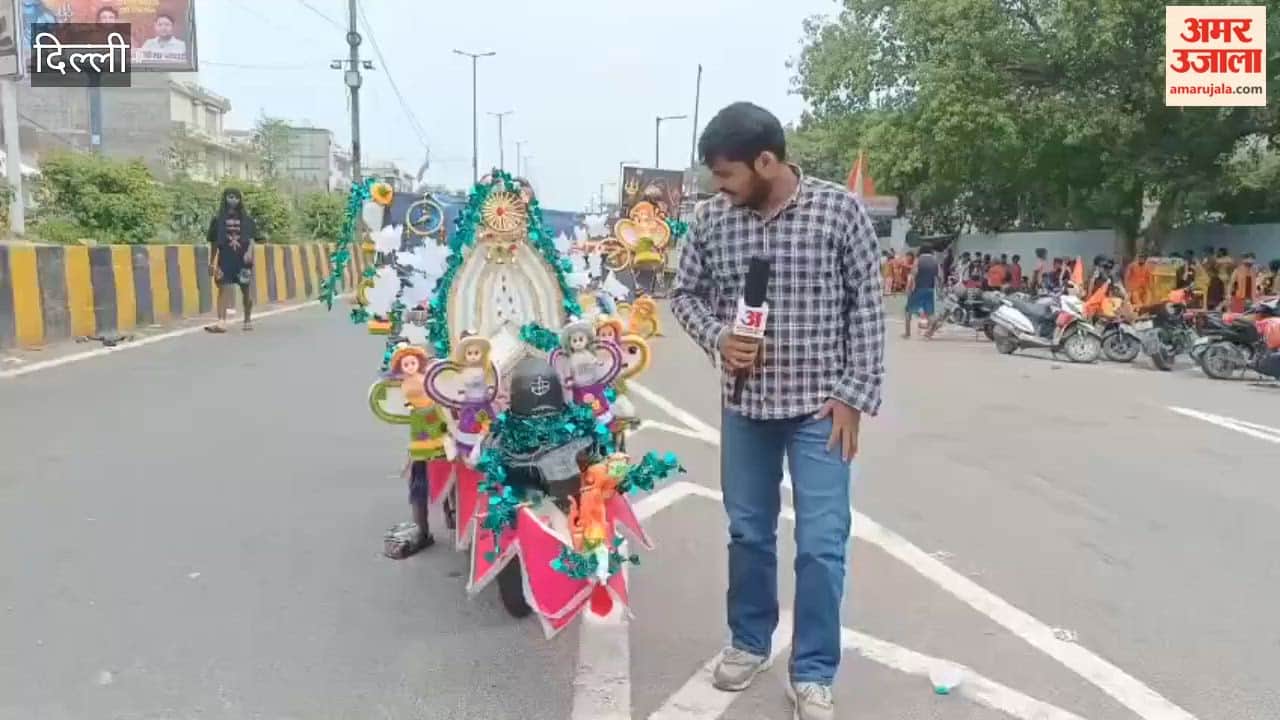 Shiva devotee set out on scooter with his family carrying Kedarnath Shivling and Nandi installed on vehicle