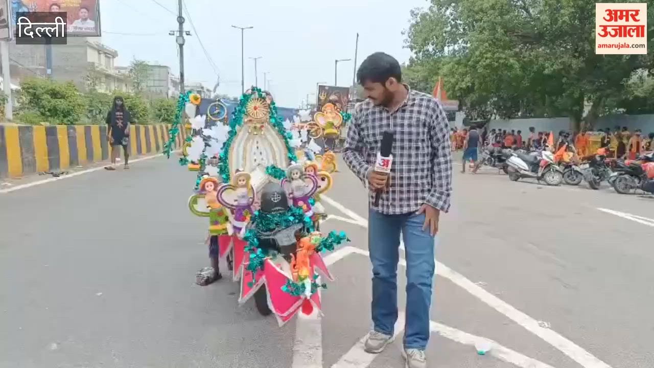 Shiva devotee set out on scooter with his family carrying Kedarnath Shivling and Nandi installed on vehicle