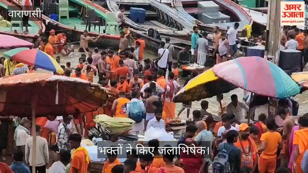 After bathing in Ganges in Kashi devotees performed Jalabhishek at temples