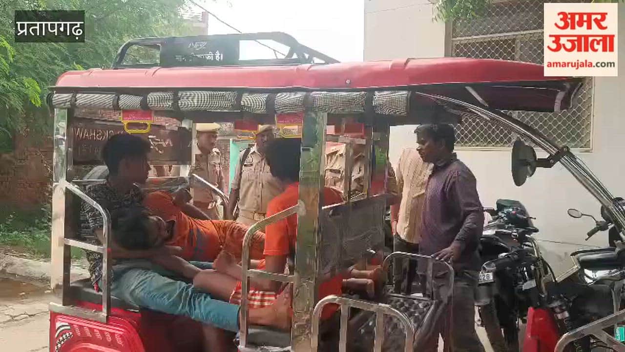 Pickup truck carrying Kanwariyas overturns in Lalganj, Pratapgarh; 12 injured, three in critical condition.