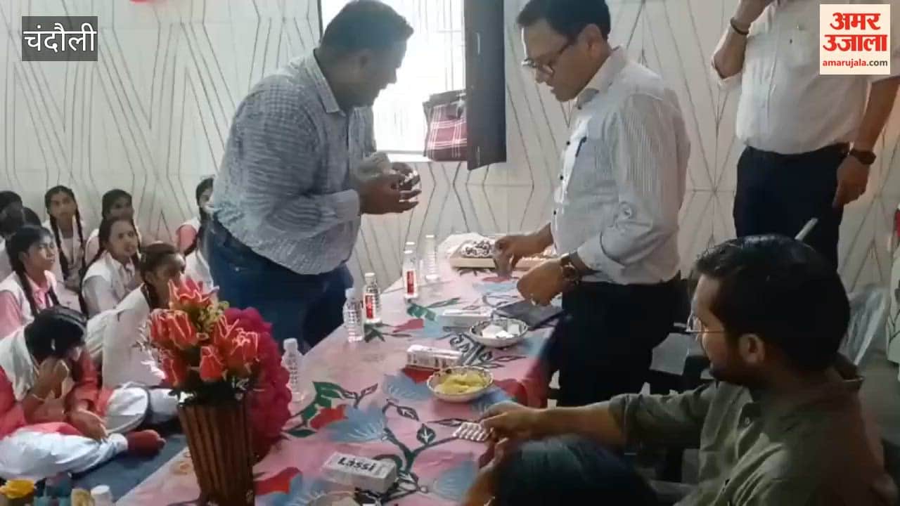DM administers Albendazole tablet to female students; National Deworming Campaign launched