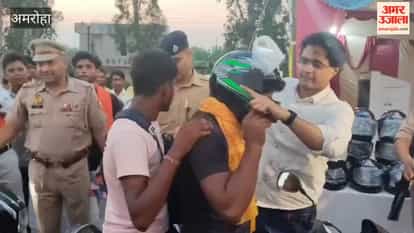 DM and SP showered flower petals on Kanwariyas and made them wear helmets for safety