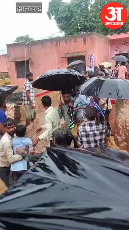 Jhalawar Heavy Rainfall School Surrounded by Water 80 Students Safely Rescued in Joint Operation
