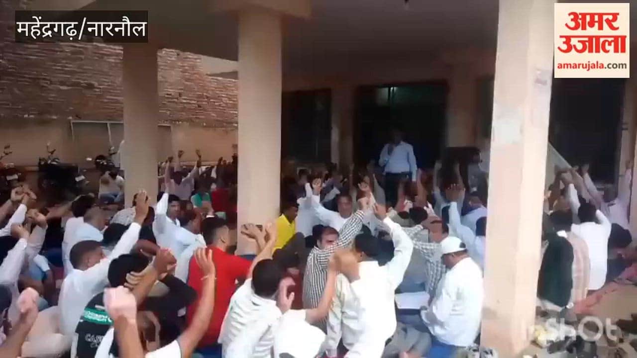 Narnaul: Employees protest against electricity privatization; three-day strike begins today.