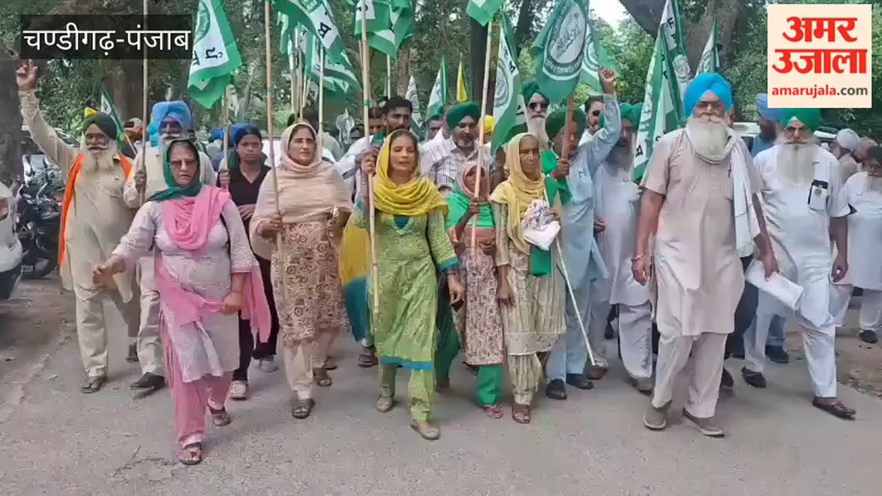 Farmer organizations protest against the Centre and the Punjab government in Faridkot.