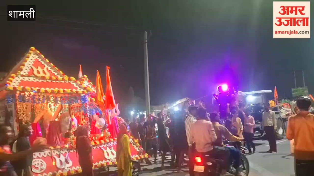 Shamli: Kanwariyas from Haryana continued to pass along the Meerut-Karnal highway until late at night.