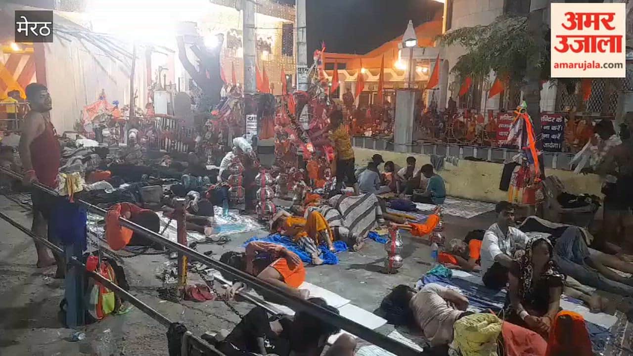 Meerut: Devotees of Lord Shiva rested outside the Baba Audnath Temple; they will offer water in the morning.
