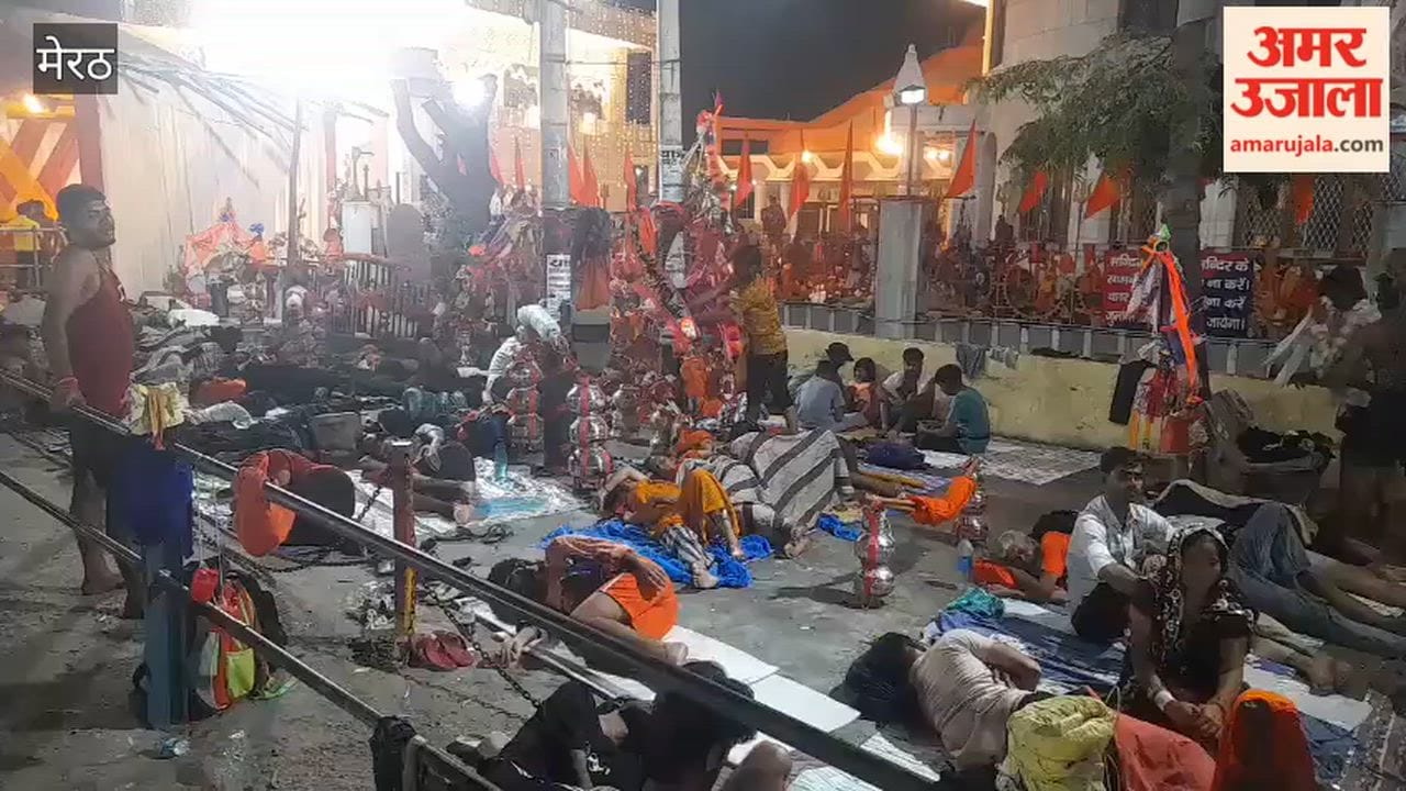 Meerut: Devotees of Lord Shiva rested outside the Baba Audnath Temple; they will offer water in the morning.