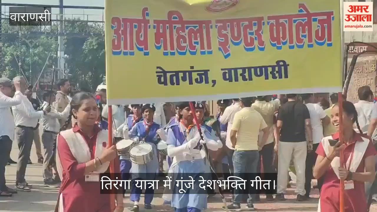 Students perform stunts during Tiranga Yatra in varanasi