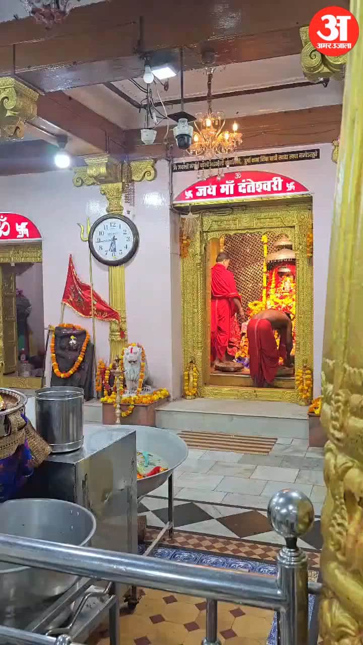 Doctors stage a unique protest demanding a hike in their stipend, submitting a petition to Goddess Danteshwari