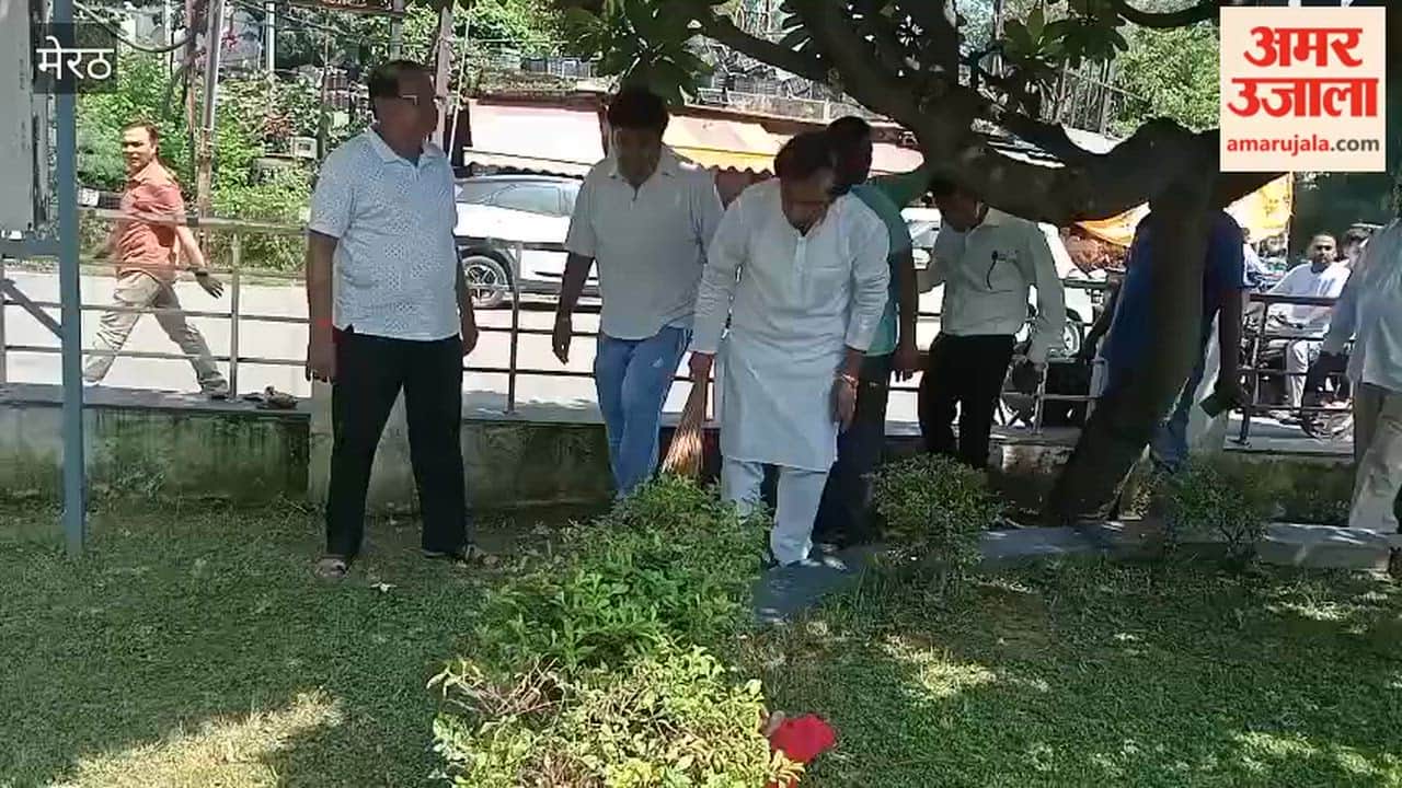 Meerut: Mayor Cleans Ambedkar Statue Area Under Har Ghar Tiranga Campaign