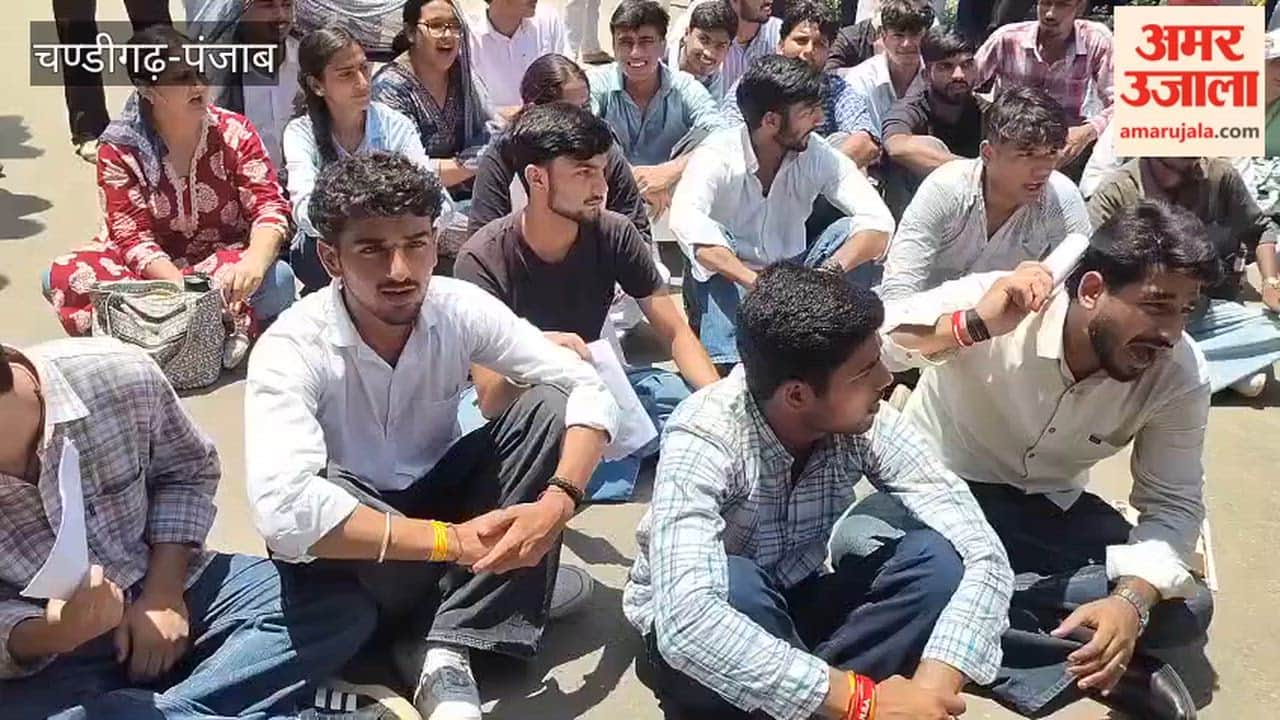 Students staged a protest at PGGCG, Sector 11, Chandigarh.