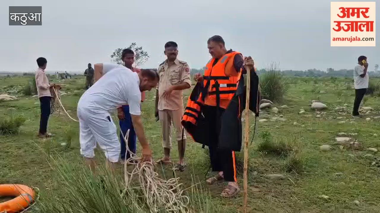 : Water level of Ujh River rises suddenly; police safely rescue seven people stranded on an island.