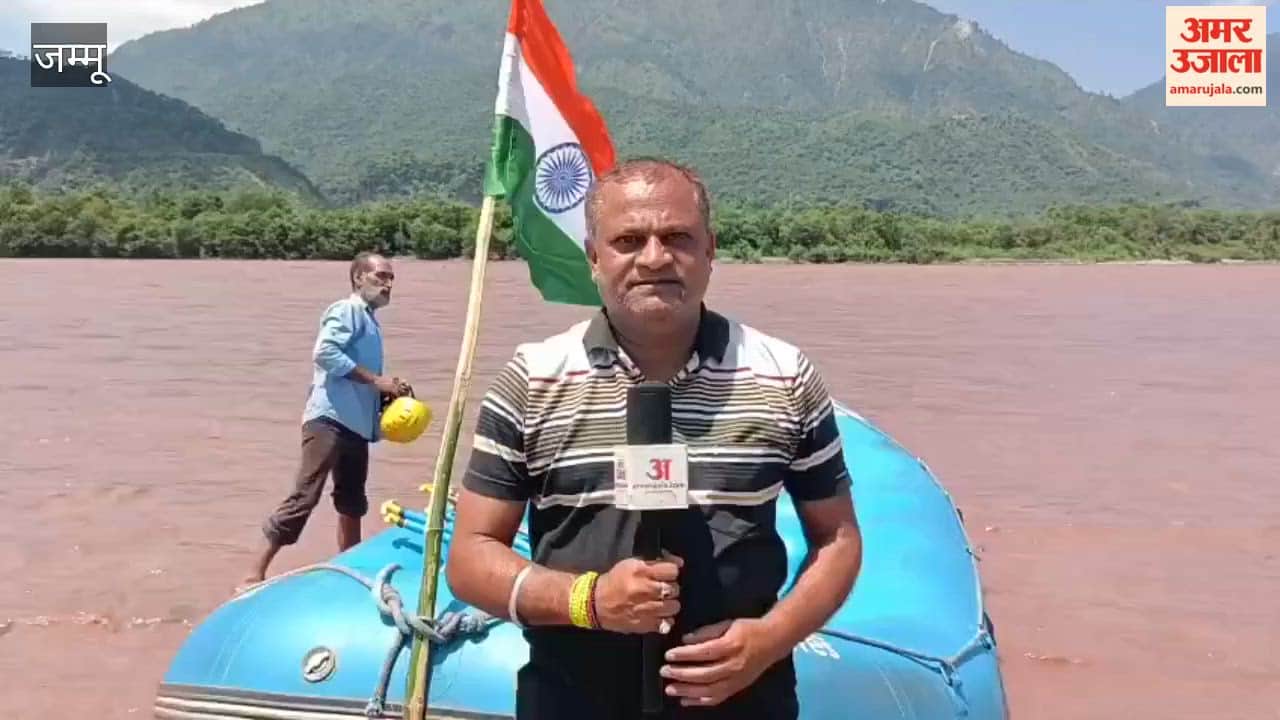 Tricolour waves on the waters of the Chenab