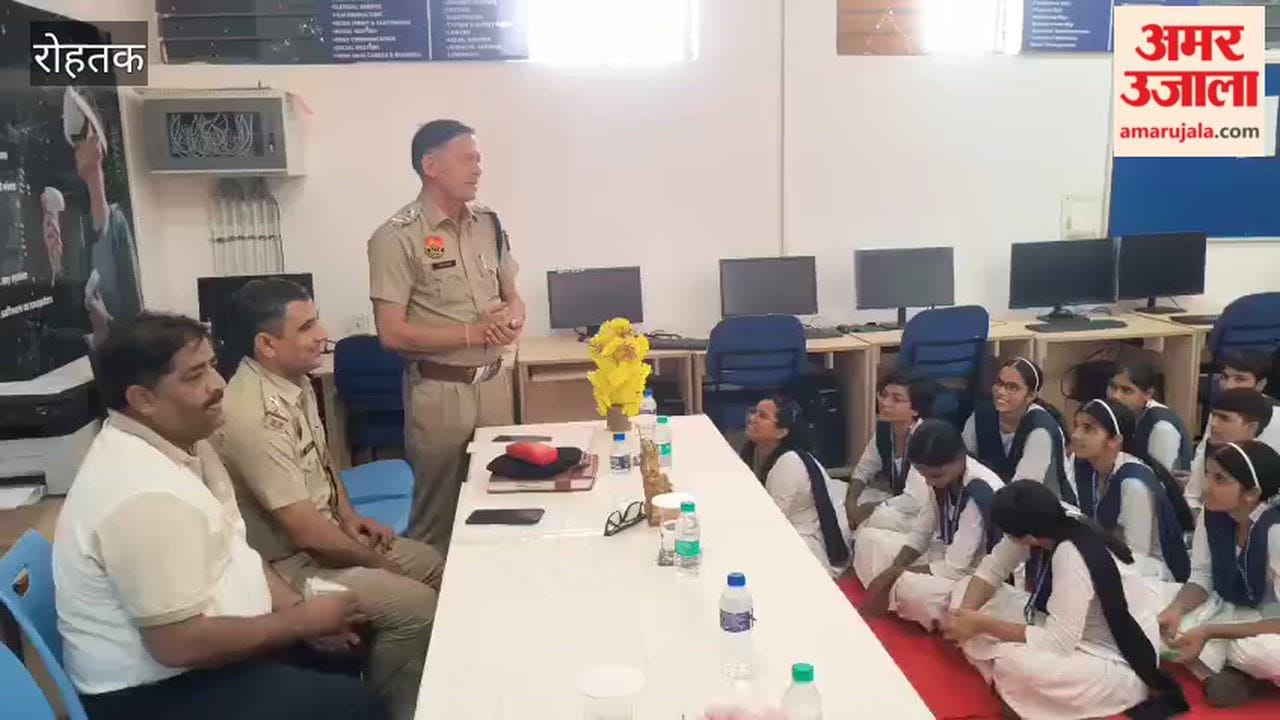 'Police Ki Pathshala' program held at PM SHRI Jawahar Navodaya Vidyalaya, Rohtak.