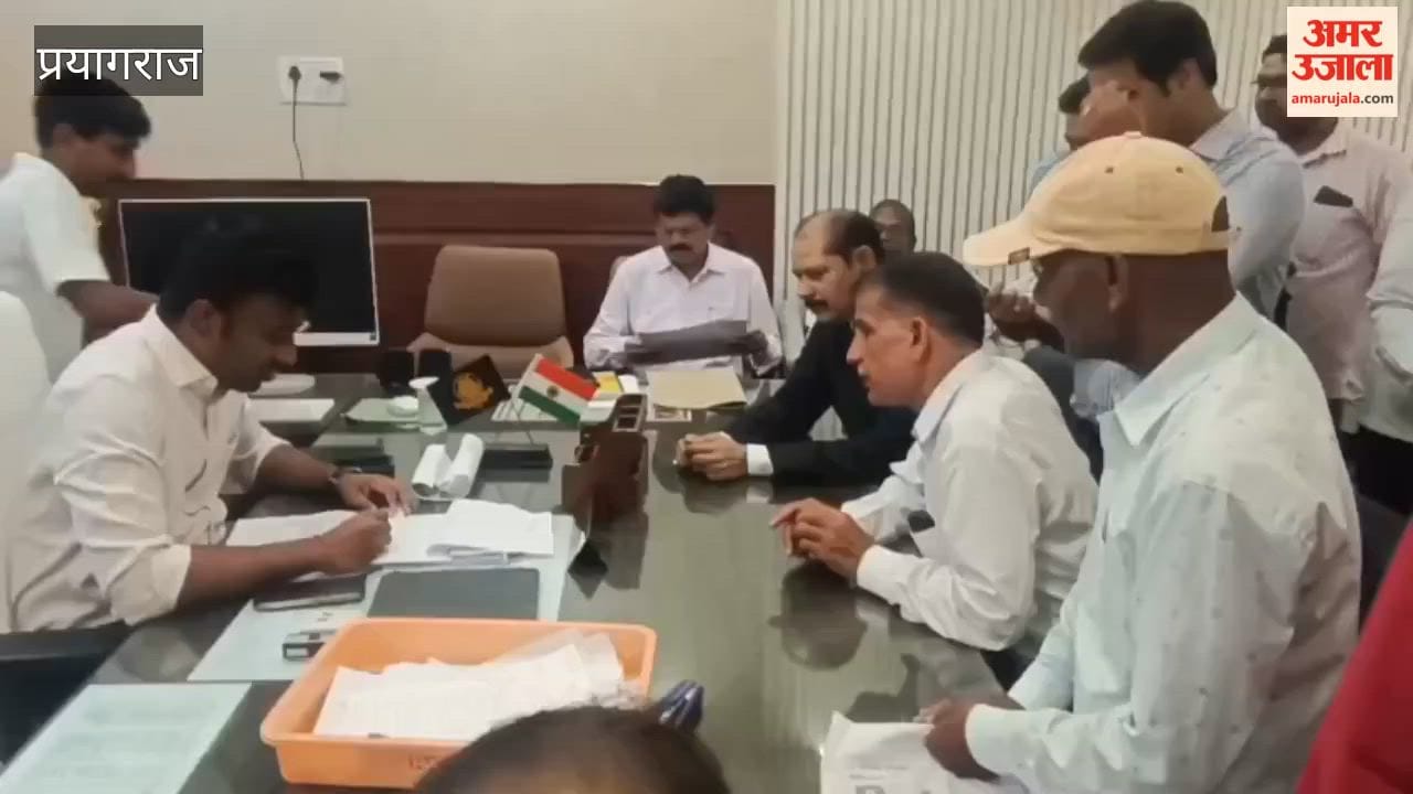 Citizens who met the Municipal Commissioner raised issues regarding roads, drains, and water drainage.