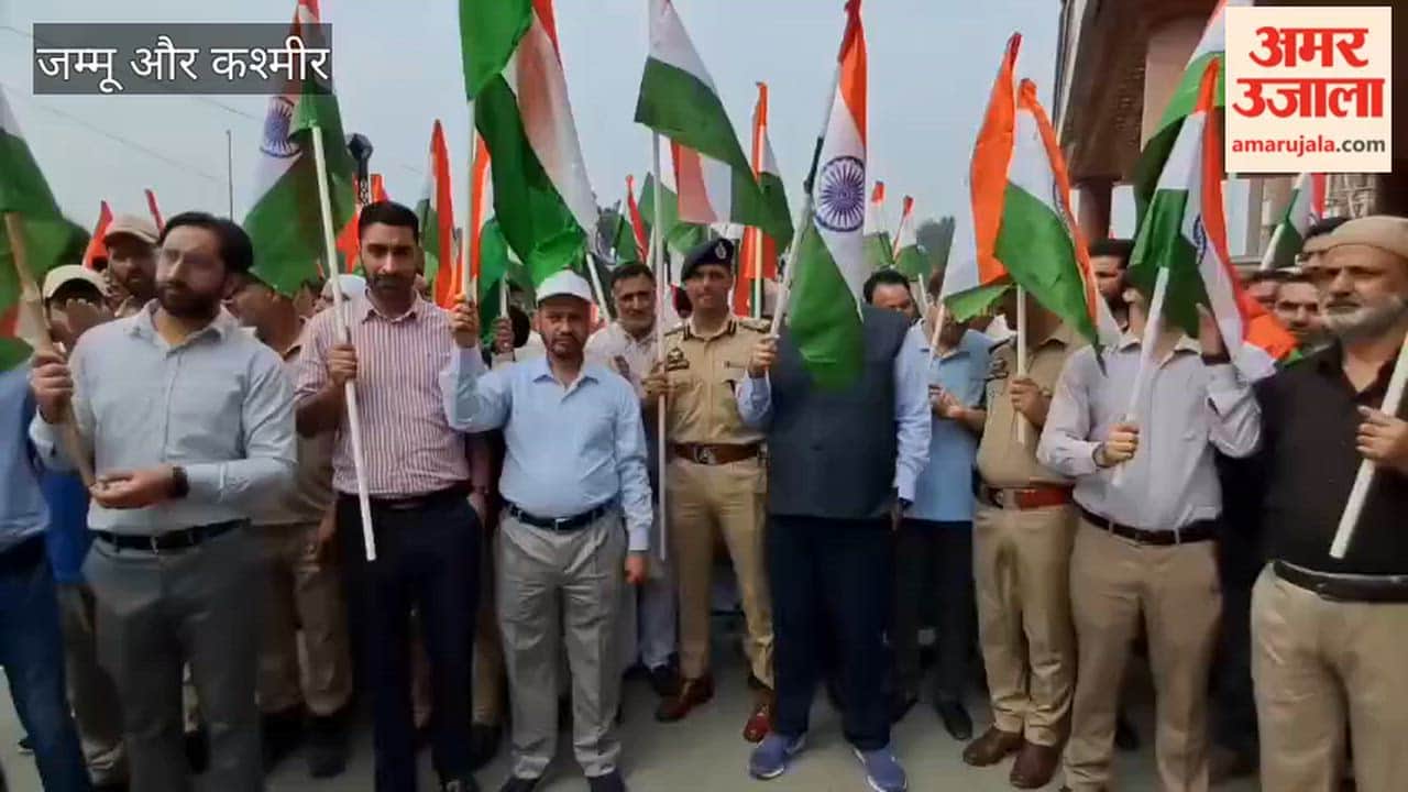 Triranga rellay at ganderbal from dc office to qamriya park in which hundrends of students, official and locals participated in this program.