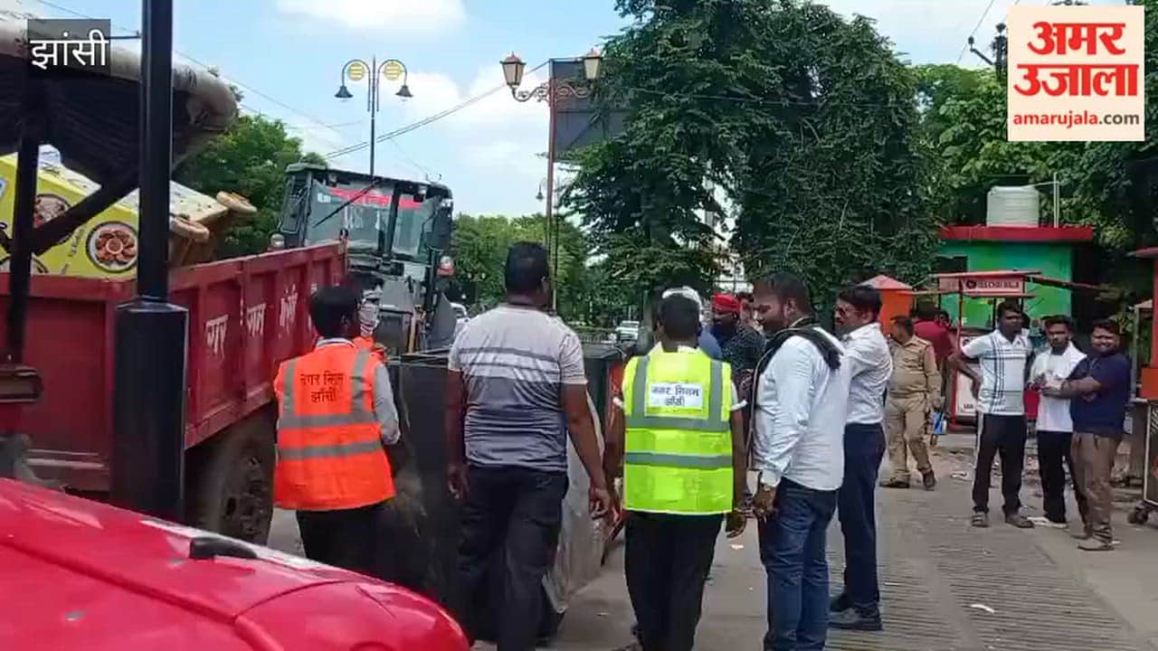 Encroachments removed from the main gate of Bundelkhand University ahead of the convocation ceremony.