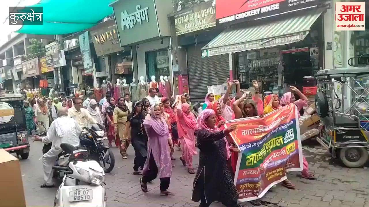 Permanent employees in Kurukshetra have taken to the streets carrying brooms upside down; protest marches are being held across the city, accompanied by slogan-shouting.