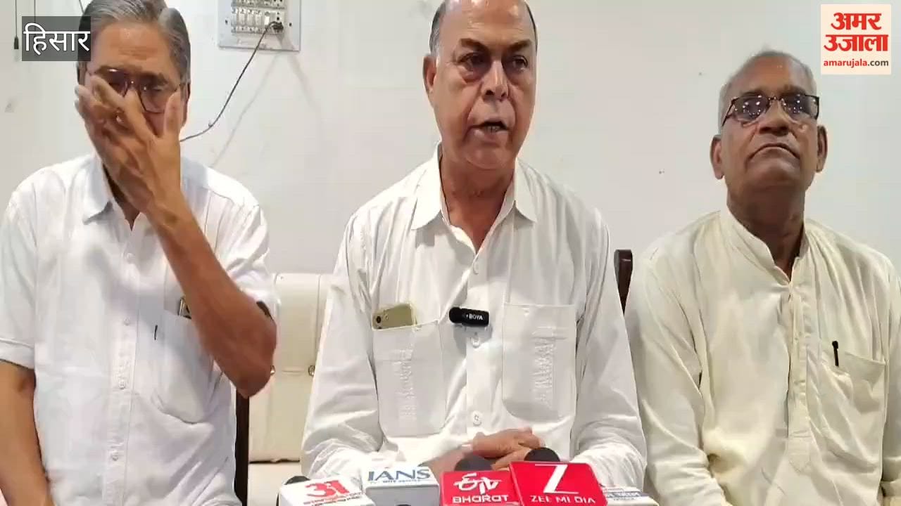Congress leader Suman Sharma surrounded the government over the negligence of the Public Health Department in Hansi.