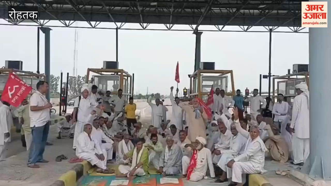 Farmers blocked the Makrauli toll plaza, demanding the arrest of those accused of murdering Jeevan Kundu.