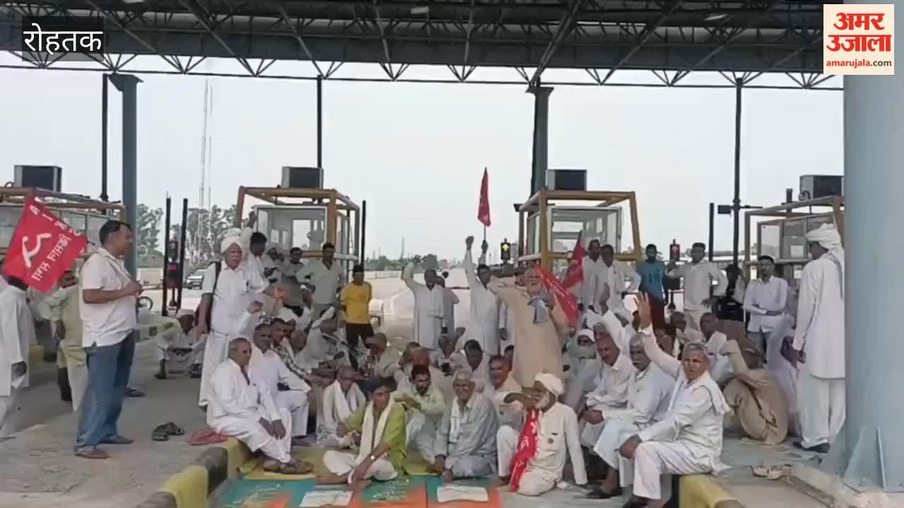 Farmers blocked the Makrauli toll plaza, demanding the arrest of those accused of murdering Jeevan Kundu.