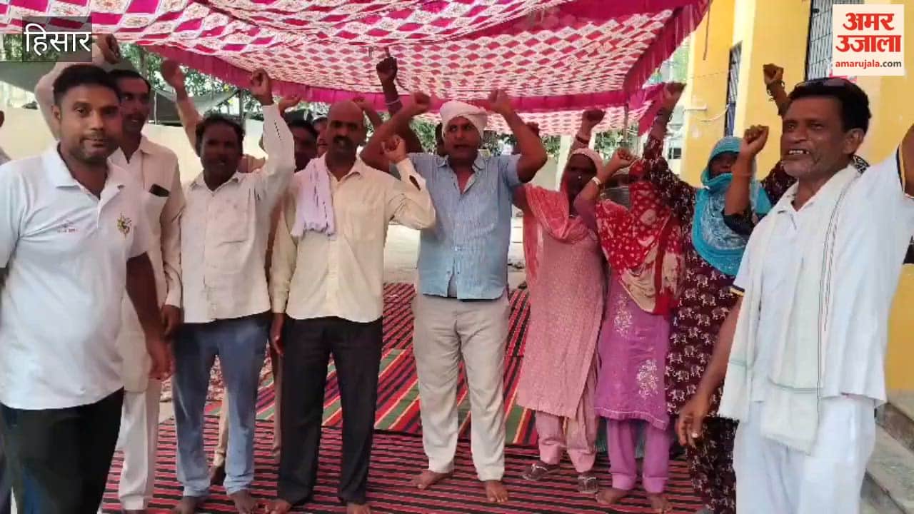 The sanitation workers' strike in Hansi continues for the ninth day; in accordance with the state committee's decision, the workers will not display black flags on August 15.