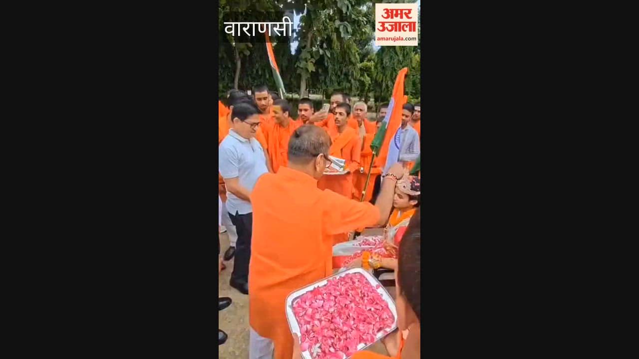 We will hoist the Tricolour in every home Students of Annapurna Rishikul took out a 'Tiranga Yatra' and distributed 500 national flags