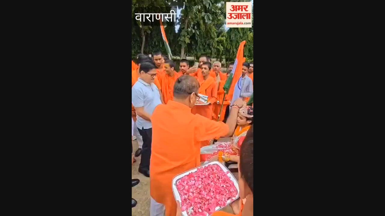 We will hoist the Tricolour in every home Students of Annapurna Rishikul took out a 'Tiranga Yatra' and distributed 500 national flags