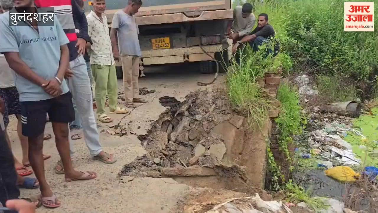 Traffic disrupted in Khurja due to bridge collapse farmers protest