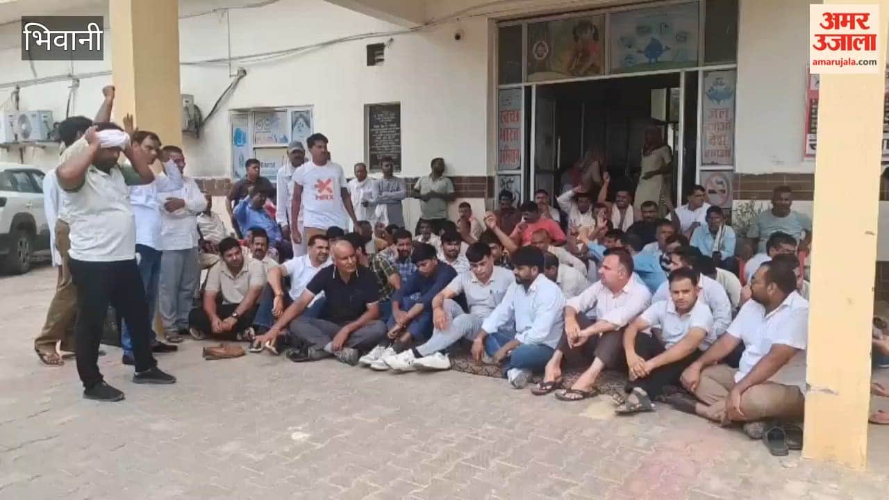 A fierce scuffle involving kicks and punches broke out between the Vice Chairperson's representative and a clerk at the Bhiwani Municipal Council office.